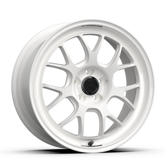 fifteen52 Apex RSR 18x9.5 5x114.3 ET38 Rally White