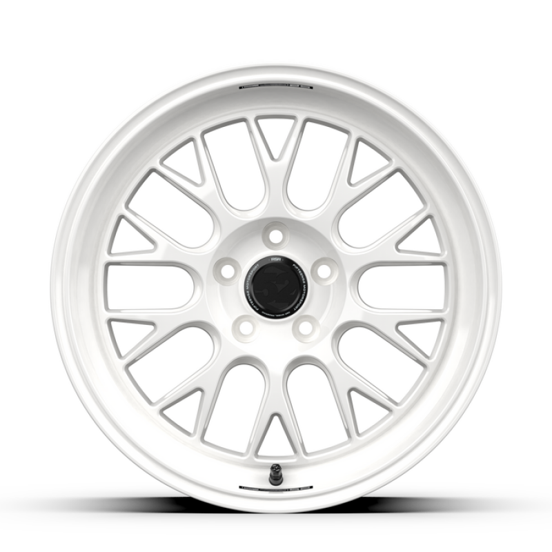 fifteen52 Holeshot RSR 18x9.5 5x114.3 ET38 Rally White