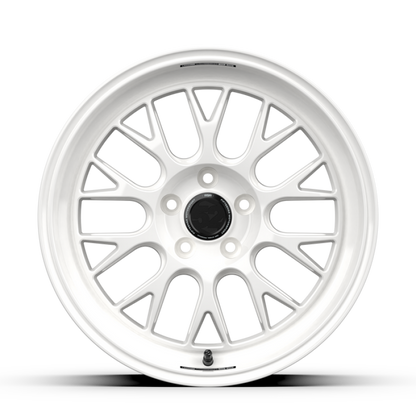 fifteen52 Holeshot RSR 18x9.5 5x114.3 ET38 Rally White