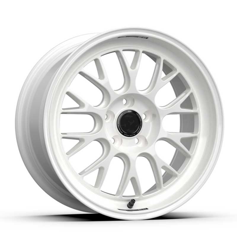 fifteen52 Holeshot RSR 18x9.5 5x114.3 ET38 Rally White