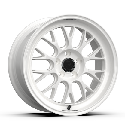 fifteen52 Holeshot RSR 18x9.5 5x114.3 ET38 Rally White