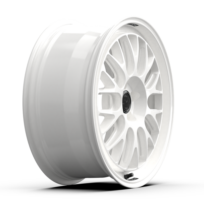 fifteen52 Holeshot RSR 19x9.5 5x114.3 ET38 Rally White
